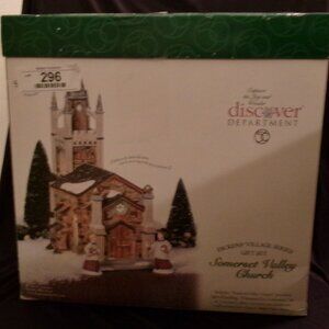 NIB, DICKENS' VILLAGE SERIES, LIGHT UP AND CHIMES, SOMERSET VALLEY CHURCH